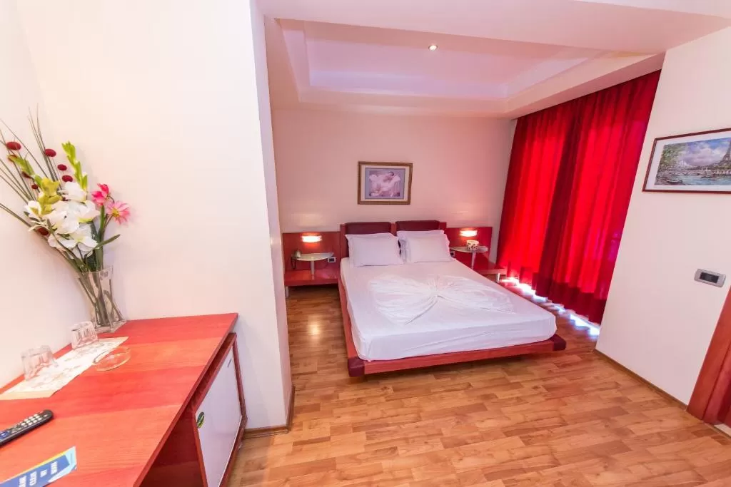 Brilant DBL TWIN STD with balcony 1.jpg